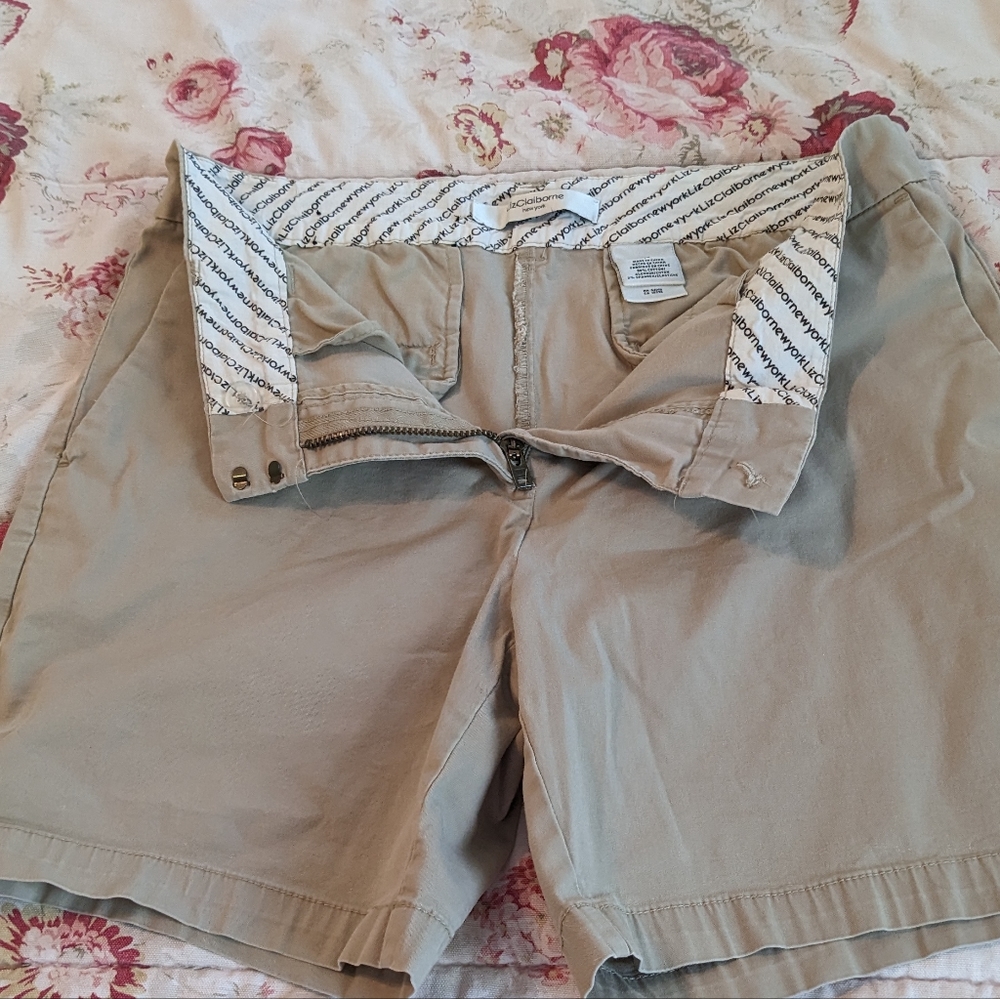 Liz Claiborne khaki shorts sz 10
